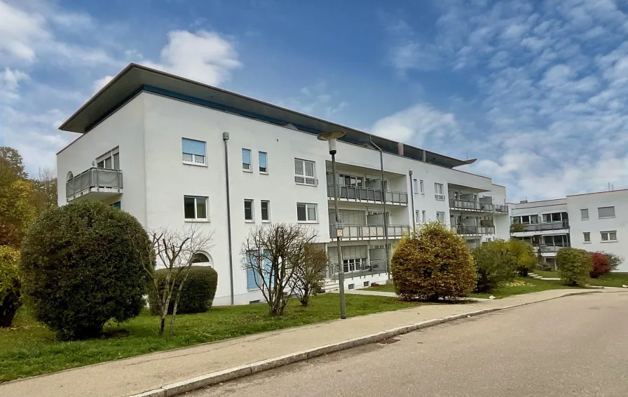 Außenansicht - Wohnung kaufen in Donauwörth - Gepflegte 3-Zimmer-Wohnung mit Balkon und Panoramablick 