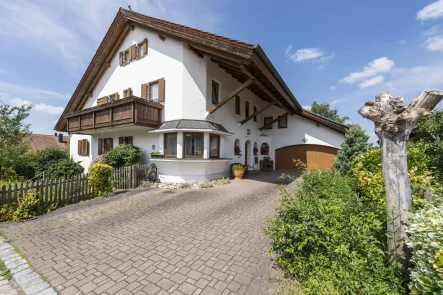 Außenansicht Nord/Ost - Haus kaufen in Monheim - Leben Sie das Besondere - Wohnhaus mit einzigartigem Flair erwartet Sie!