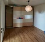 Schlafzimmer mit Kleiderschrank