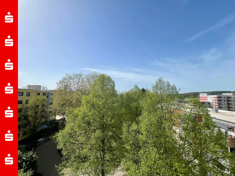 Blick vom Balkon Richtung Westen - Wohnung kaufen in Geretsried - Sonnige Wohnung mit großem Balkon in guter Lage in Geretsried-Gartenberg