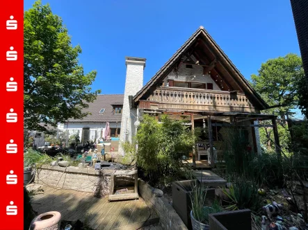 Blick vom Garten zur neueren Haushälfte - Haus kaufen in Geretsried - Ein gemischtes Doppelhaus!