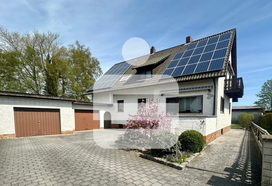 Außenansicht - Haus kaufen in Hirschau - Großzügiges Wohnen in idyllischer grüner Lage! Zweifamilienhaus in Hirschau