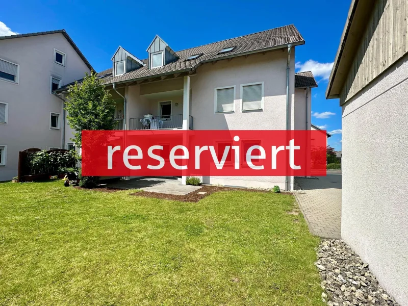 Außenansicht - Wohnung kaufen in Hahnbach - Ebenerdiges, naturverbundenes Wohnen für die ganze Familie! 4-Zimmer Erdgeschosswohnung in Hahnbach