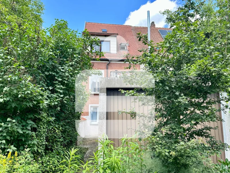 Rückansicht - Haus kaufen in Hahnbach - Reihenmittelhaus im Ortskern von Hahnbach 