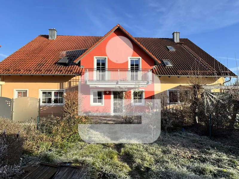 Außenansicht - Haus kaufen in Ebermannsdorf - Familienglück im Herzen des Oberpfälzer Jura! Reihenmittelhaus in Ebermannsdorf