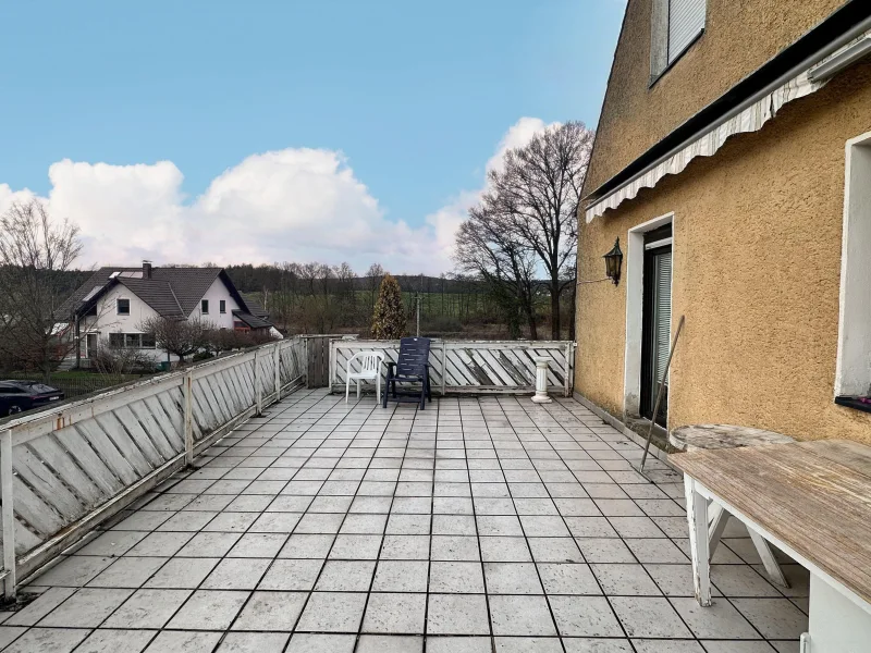 Terrasse oberhalb der Garage