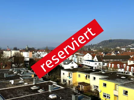 Ausblick vom Balkon - Wohnung kaufen in Amberg - Dieses Panorama wird Sie täglich aufs Neue begeistern! 3,5-Zi.-Etagenwohnung mit Aufzug in Amberg