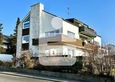 Außenansicht - Wohnung kaufen in Amberg - Großzügige DG-Wohnung mit Gartenanteil, Stellplatz und Weitblick in Amberg/ Mariahilfberg