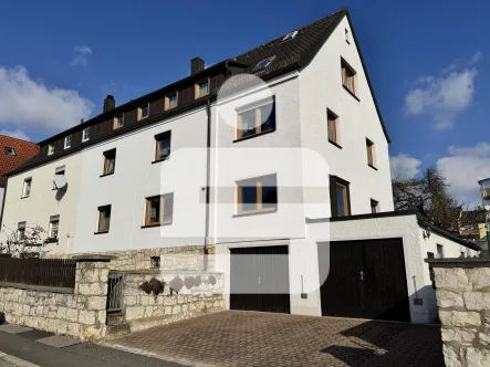 Außenansicht - Haus kaufen in Amberg - Hier können Sie Ihre Kapitalanlage nach eigenen Vorstellungen gestalten! Dreifamilienhaus in Amberg