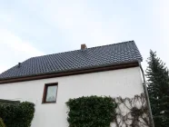 Hausseite mit Dach