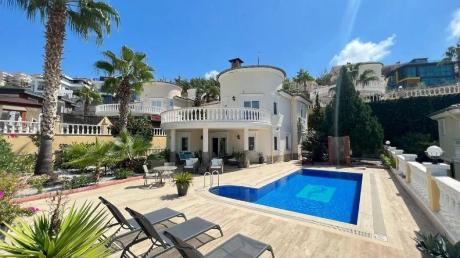 Haus und Pool - Haus kaufen in Alanya (Kargicak)  - Elegante Villa mit Privatpool und atemberaubendem Meer- und Bergblick in Alanya – Kargicak