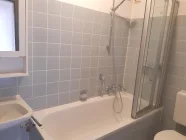 Bad mit Badewanne