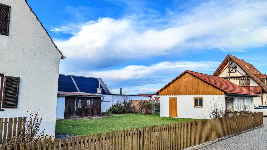 Grundstück mit Garage