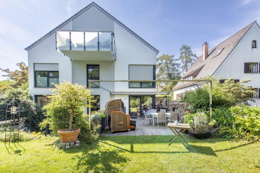 Gartenseite - Wohnung kaufen in München - Moderne Maisonette mit Stil und Traumgarten