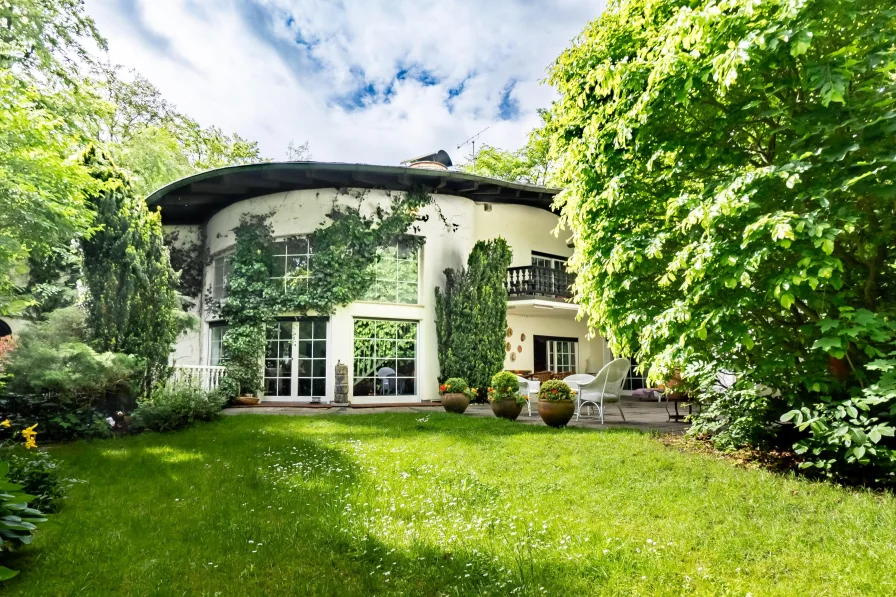 Exposefoto - Haus kaufen in Grünwald - Attraktive Villa in Grünwald.