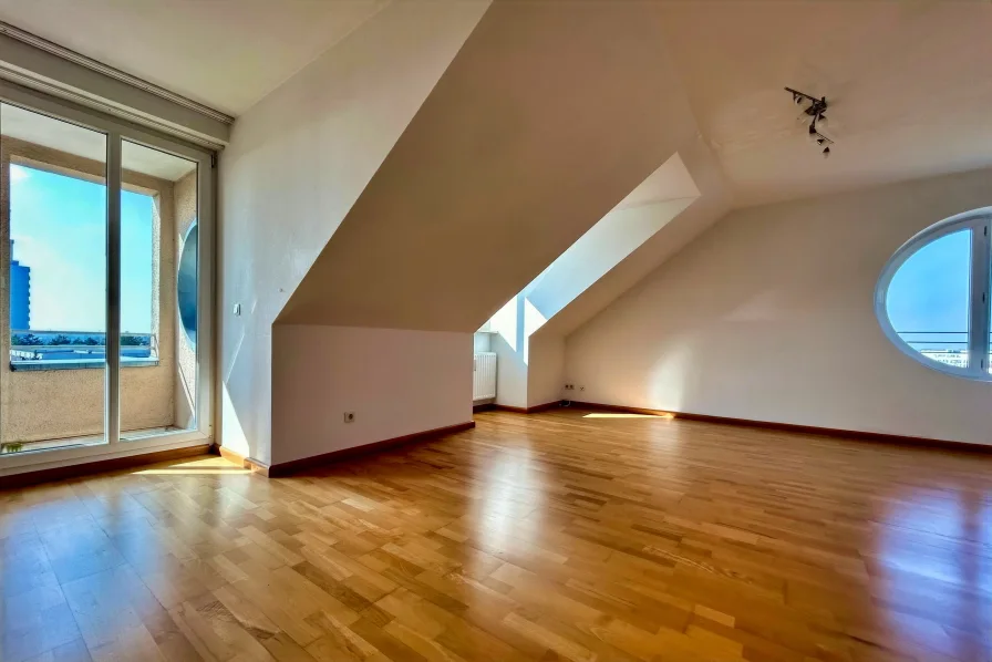 Wohnzimmer Ansicht 1 - Wohnung kaufen in Unterschleißheim - Raum? Wunder? Raumwunder!