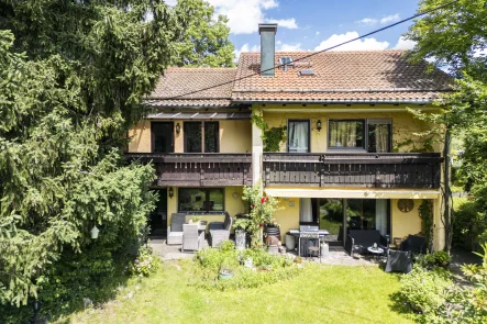 Ansicht Gartenseite - Haus kaufen in Ottobrunn - Rarität! Seltene Doppelhaushälfte mit ELW in Ottobrunn 