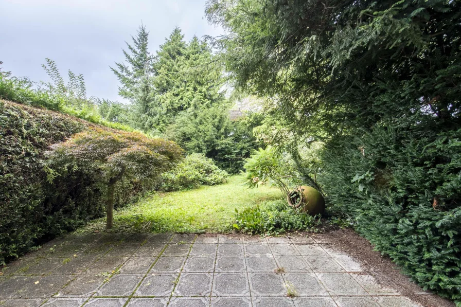 Südwest-Terrasse mit Garten