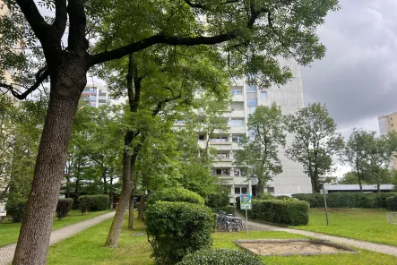 Hausansicht - Wohnung kaufen in München - Wohnen mit Weitblick