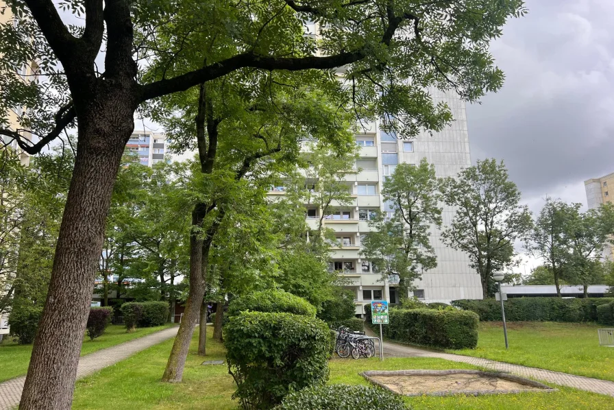 Hausansicht - Wohnung kaufen in München - Wohnen mit Weitblick