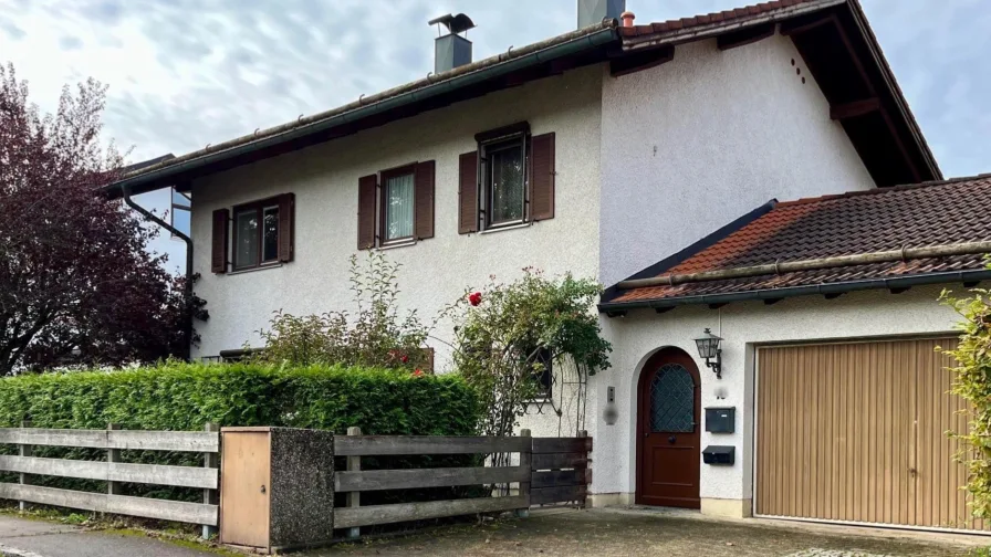 Außenansicht Straße - Haus kaufen in Grafing - Gestalten Sie Ihr Traumhaus mit Garten