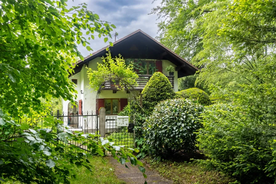 Sanierungsbedürftiges Haus - Haus kaufen in Starnberg - Märchenhaftes Grundstück mit Altbestand in Starnberg