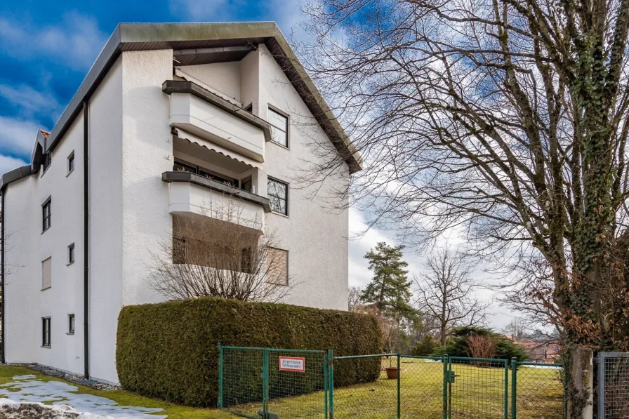 Außenansicht - Wohnung kaufen in Krailling - Maisonette mit Weitblick in Krailling!