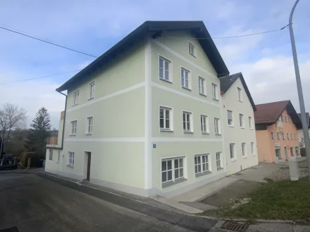 Hausansicht - Haus kaufen in Isen - Großes Wohnhaus in zentraler, erhabener Lage