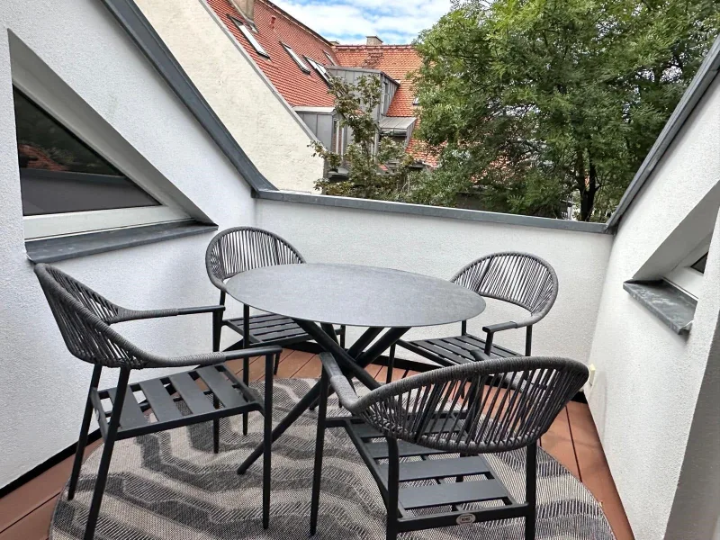 Dachterrasse - Wohnung kaufen in München - Rentabel vermietet aber kurzfristig beziehbar, voll möbliert! Tolle DG im historischen Stadthaus.