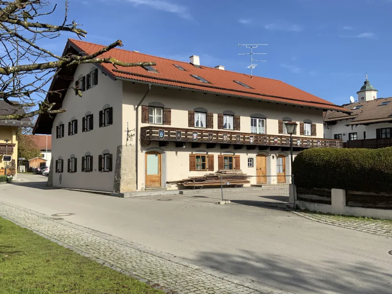 Gesamthausansicht - Haus kaufen in Albaching - 6 Parteienhaus zusätzl. Baurecht für ein Einfamilienhaus