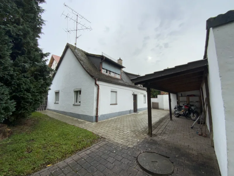 Ansicht Haus - Haus kaufen in Landshut - Renovierung oder Abbruch - kleines Häuschen in Toplage mit hohem Baurecht