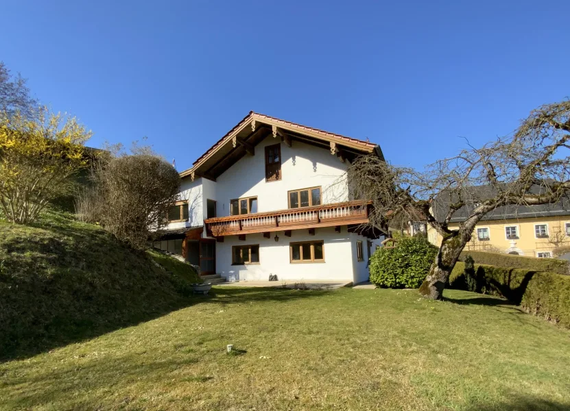 Ansicht Haus Süden - Haus kaufen in Rott - Mehrfamilienhaus mit vier Wohneinheiten, großem Grundstück, guter Rendite und zusätzlichem Baurecht!