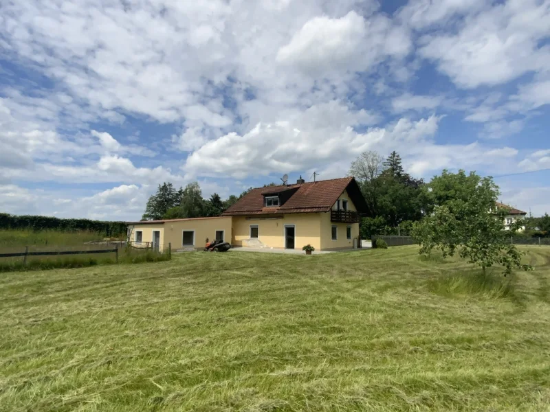 Ansicht von S/O - Haus kaufen in Maitenbeth - Großes Grundstück aber nicht ganz ruhig...