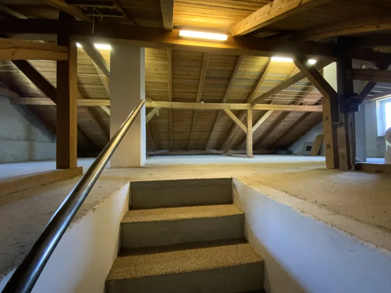 Treppe ins DG