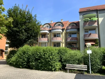 Blick auf den Balkon - Wohnung kaufen in Rosenheim - Kleine Wohnung als Kapitalanlage