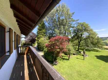 Blick vom Balkon - Wohnung mieten in Sankt Wolfgang - Naturidyll mit gigantischem Platzangebot aber kleinen Einschränkungen