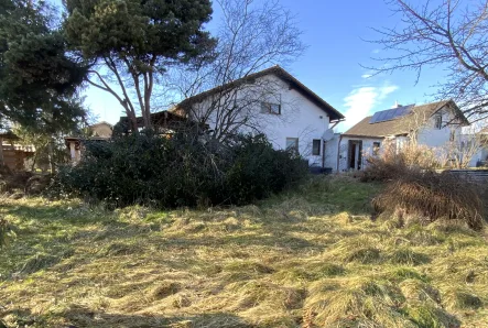 Außenansicht - Haus kaufen in Griesstätt - Grundstück mit Altbestand, Baurecht für zwei Einfamilienhäuser