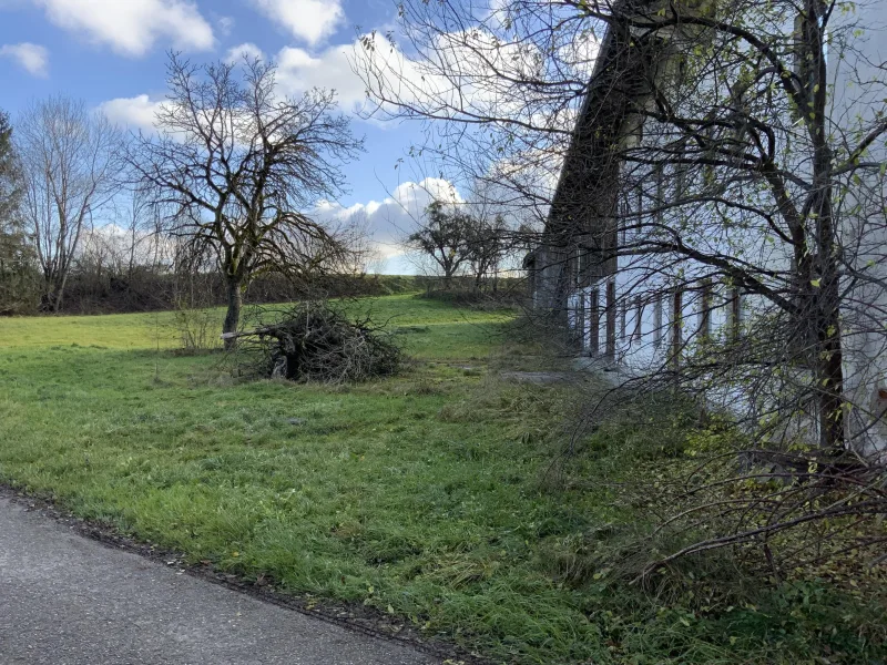 Große Gartenfläche im Südweste