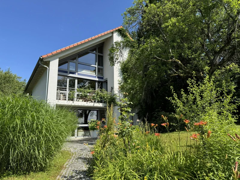 Hausansicht - Haus kaufen in Schorndorf - Vielfältige Bebauungsmöglichkeiten, im Jahr 2000 saniert!