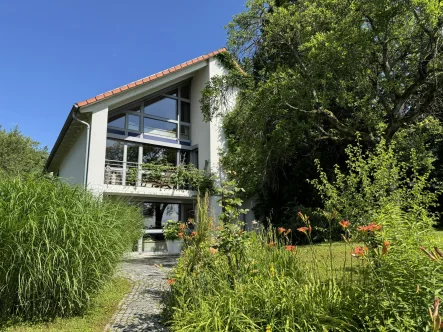 Hausansicht - Haus kaufen in Schorndorf - Vielfältige Bebauungsmöglichkeiten, im Jahr 2000 saniert!