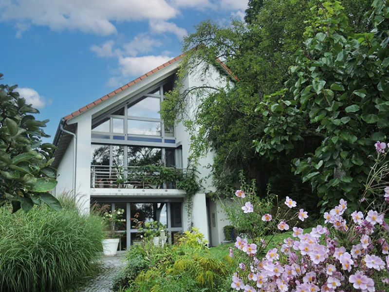 Hausansicht - Haus kaufen in Schorndorf - Traumhaftes Architektenhaus - in 2000 kernsaniert!