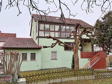 Westansicht - Haus kaufen in Weinstadt - Generationenhaus mit Einliegerwohnung und Garage