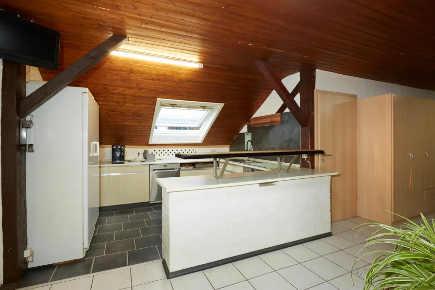 offene Küche - Wohnung kaufen in Auenwald - Großzügige 3,5 - 4,5  Zimmer Dachgeschosswohnungmit 2 Stellplätzen