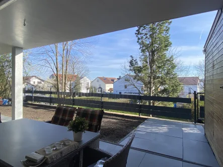 Aussicht von der Terrasse - Wohnung kaufen in Winnenden - Großzügige 3-Zimmer-Wohnung mit großer Terrasse und Garten