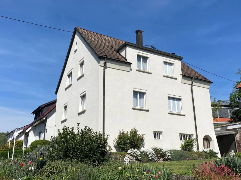 Hausansicht - Haus kaufen in Remshalden-Grunbach - Freistehendes Zweifamilienhaus im idyllischen Remshalden