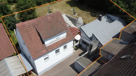 Ansicht von oben - Haus kaufen in Backnang - Freistehendes Einfamilienhaus (kernsaniert)  mit großem Grundstück, Werkstatt und Garage