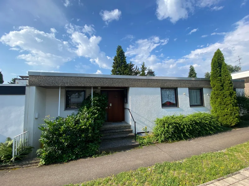 Hauseingang - Haus kaufen in Waiblingen - Reihenbungalow in ruhiger Lage in Waiblingen-Hohenacker