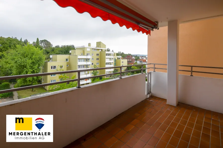 Balkon mit Aussicht - Wohnung kaufen in Korntal - Attraktive 4-Zimmer-Wohnung in Korntal-Münchingen - gepflegt, geräumig, SBahn-Nähe!