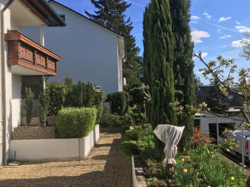 Gartenanlage mit Terrasse nach Süden