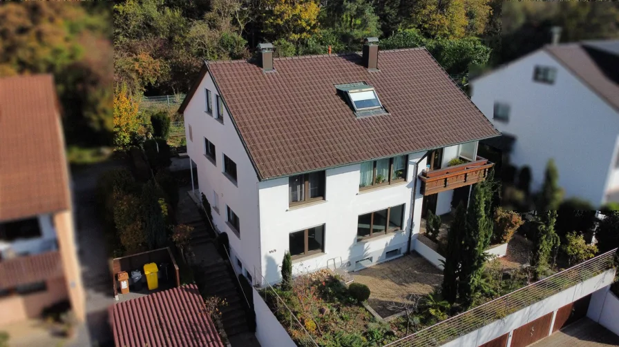 Hausansicht oben - Haus kaufen in Waiblingen - Zweifamilienhaus mit schöner Aussicht!